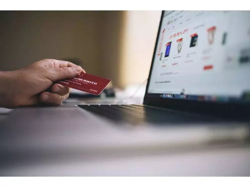 The Evolution of Online Shopping and its Impact on the Fashion Industry